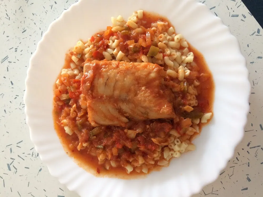 Poisson Le Filet de Lieu Noir Avec Des Pâtes